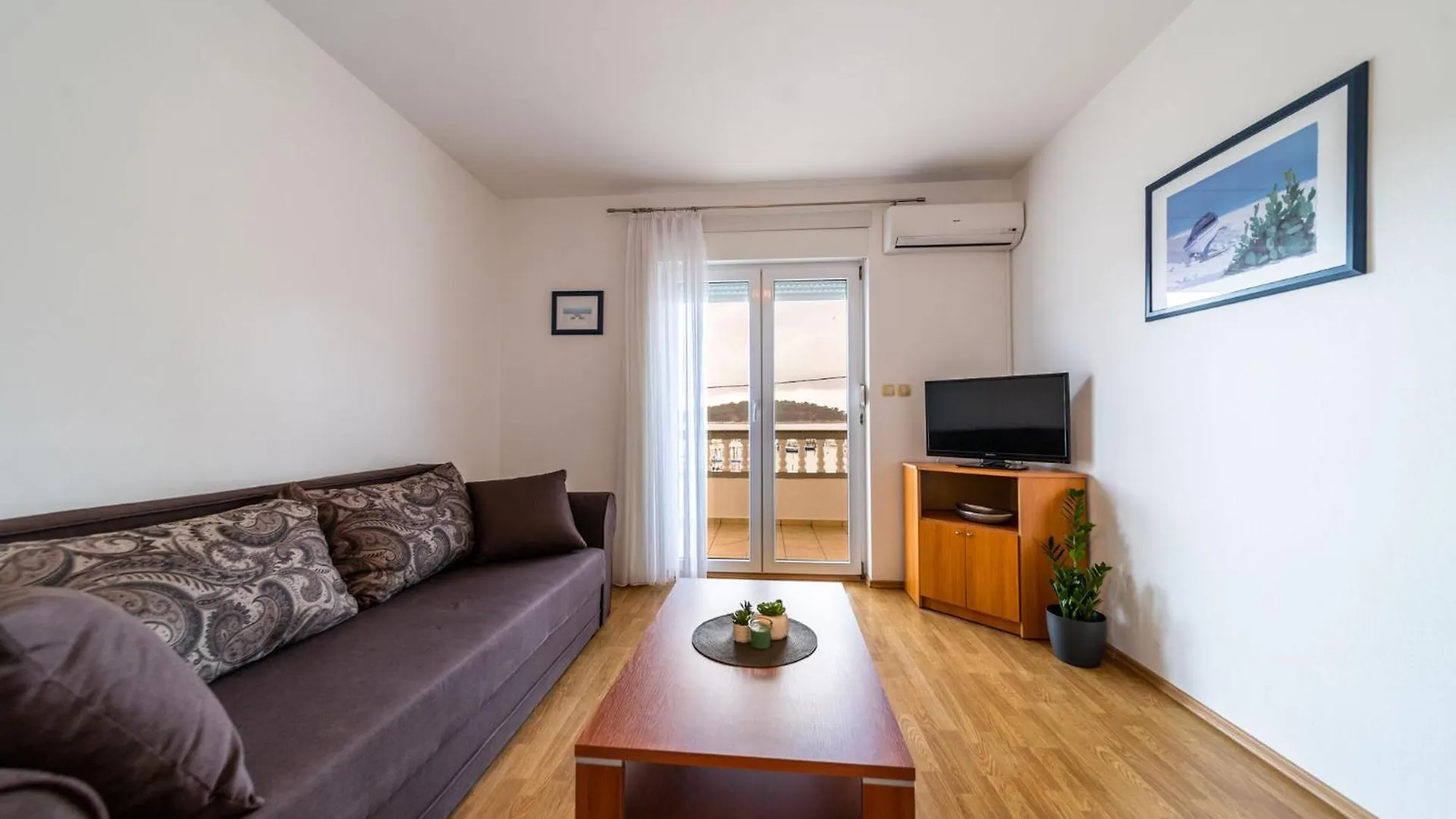 Apartment Apartmani Devcic Palit Croatia